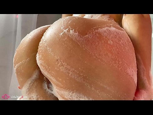 ❤️ Brunetė masturbuoja putytę su vibratoriumi iki intensyvaus orgazmo duše ❤️ Porno fb prie mūsų ☑